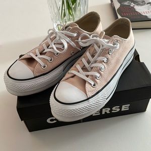 Cream Platform Converse Low Tops Size 7